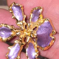 Spilla / ciondolo orchidea viola dorata