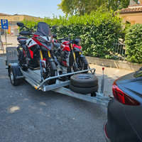 Carrello rimorchio per trasporto moto