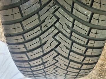 PNEUMATICO PIRELLI 245/40/18 4 STAGIONI