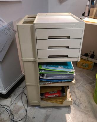 Carrello portaoggetti "Boby" di Giovanni Pelis