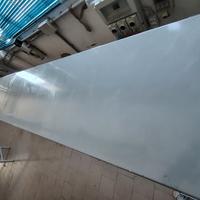 Tavolo metallo grigio