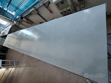 Tavolo metallo grigio