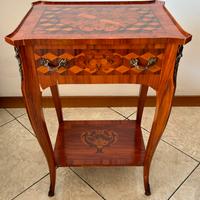 Comodino in stile francese