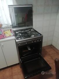 Piano cottura con forno elettrico