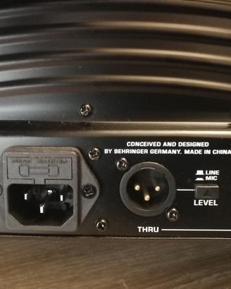 BEHRINGER EUROLIVE B205D 
