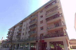 Appartamento di 87 m² con 5 locali e box auto a Sc
