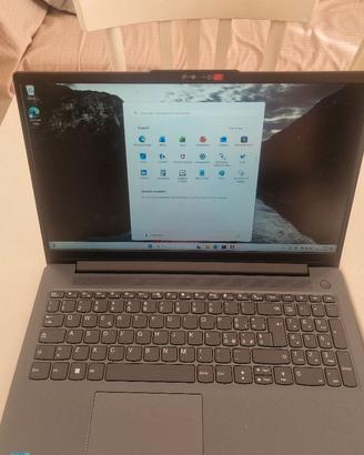 pc portatile medion E15235  mai usato