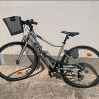 Bicicletta B-twin con cestello