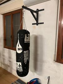Sacco boxe da parete completo di staffa