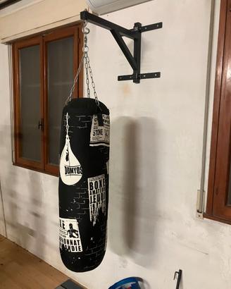 Sacco boxe da parete completo di staffa