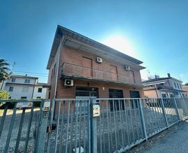 Casa indipendente con ampio giardino