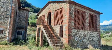 Fienile libero su 4 lati con terreno