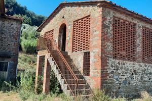 Fienile libero su 4 lati con terreno