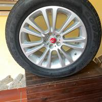 Cerchio in lega con pneumatico Jaguar 255/55 r 19