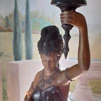 lampada signora con torcia