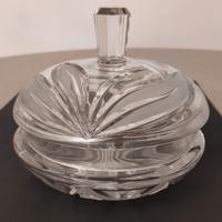 Scatola con coperchio in cristallo intagliato 