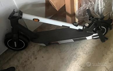 Monopatino segway elettrico audi