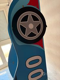 Lettino a forma di macchina