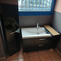 Bagno con specchiera a led