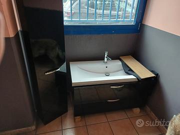 Bagno con specchiera a led