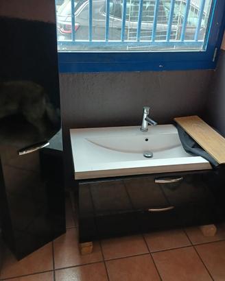 Bagno con specchiera a led