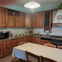 cucina con ante in legno massello noce nazionale