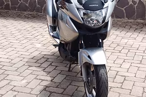 honda deauville 700