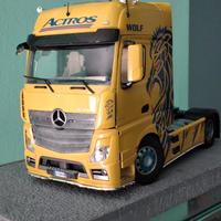 Modellino camion Mercedes.