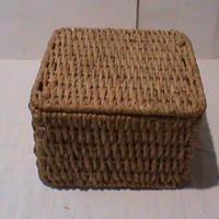 Scatola impagliata con coperchio vintage