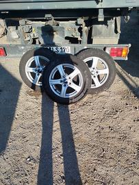 cerchi e gomme  da 15 pollici 