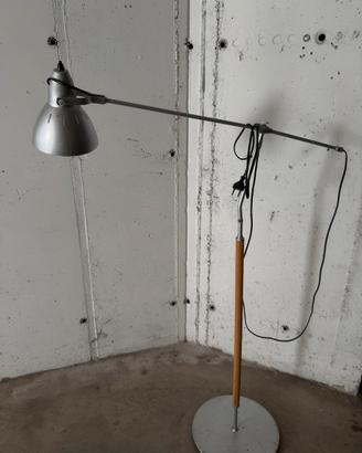 Lampada piantana da terra