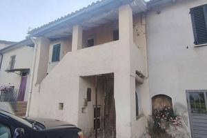 Casa indipendente di 155 m² con 5 locali e box aut