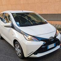 Toyota Aygo 1.0 VVT-i x-play x-shift 5 porte