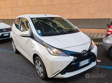 Toyota Aygo 1.0 VVT-i x-play x-shift 5 porte