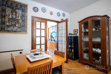 Via Cuoco ampio trivano con cortile