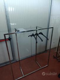 arredo negozio acciaio lucido