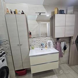 cucina angolare due armadi e mobiletti bagno