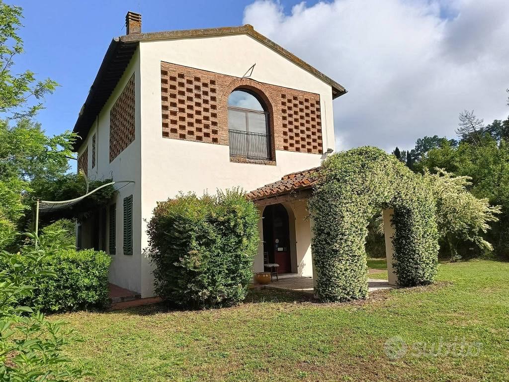 Rustico / Casale di 575 m² con più di 5 locali e b - Altro