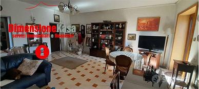 Appartamento di 160 m² con 4 locali e box auto a N