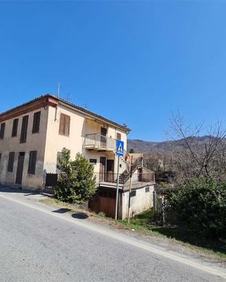 Casa indipendente con quattro appartamenti