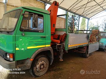 Camion 95-14 con grù Ferrari