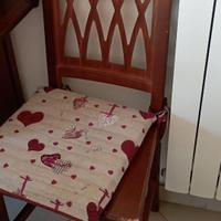 tavolo sei posti con quattro sedie