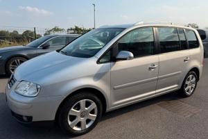Volkswagen Touran 1.6 16V FSI Highline