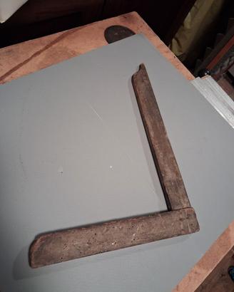 squadra in legno