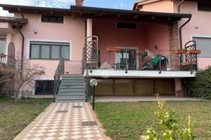 VILLA A SCHIERA A SAN FRANCESCO AL CAMPO