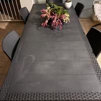 Tavolo da giardino e 2 sedie