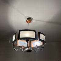 Lalpadario moderno in legno e vetro satinato