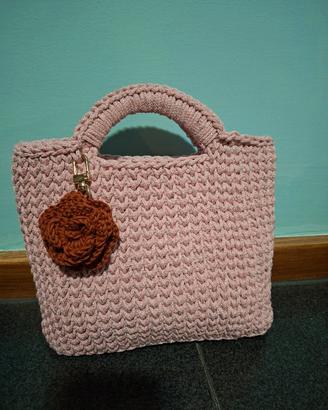 Borsa fatta a mano all'uncinetto 