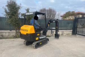 E232 - Mini escavatore 15 q.li Volvo EC15