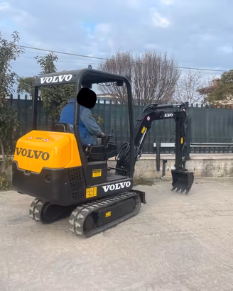 E232 - Mini escavatore 15 q.li Volvo EC15